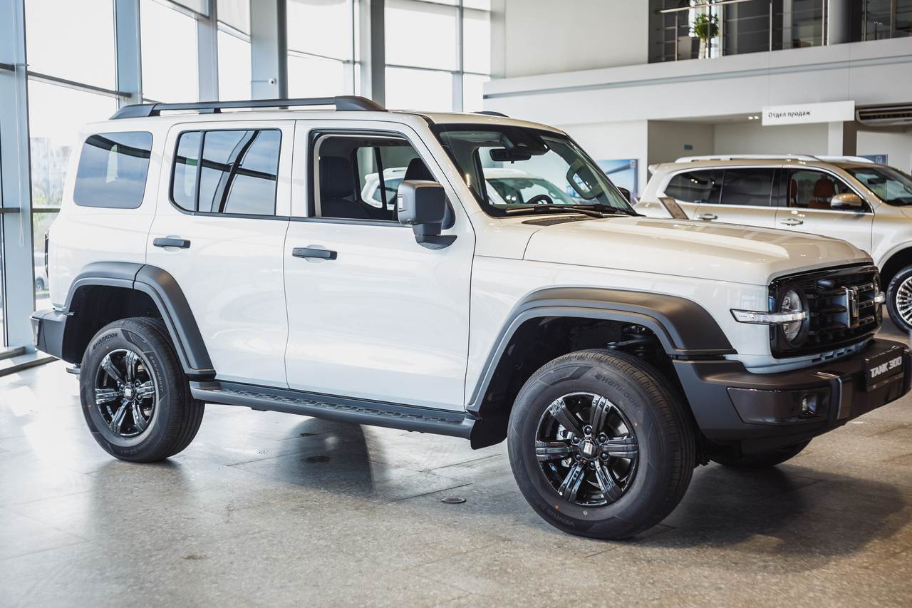 Tank 300 City Adventure 2.0T 4WD 8AT (220 л.с.) PY24 MY22