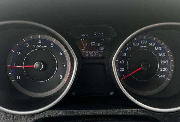 Hyundai Elantra 2015 года с пробегом 97 037 км, фото 9