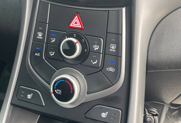 Hyundai Elantra 2015 года с пробегом 97 037 км, фото 15